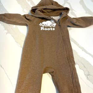 Roots beaver cozy romper